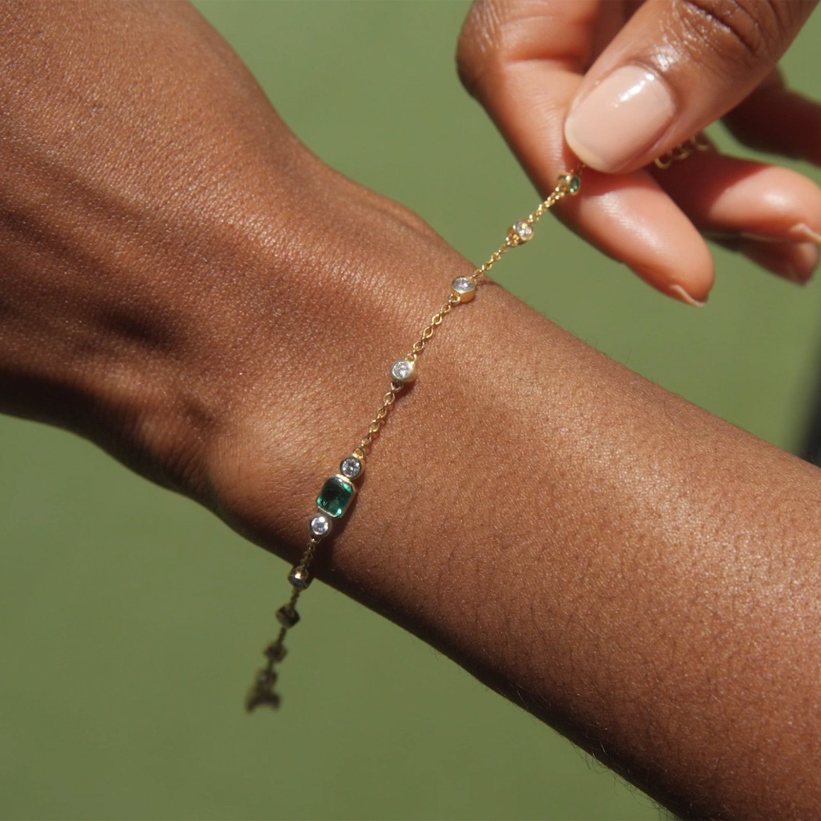 Staggered Diamond & Emerald Tennis Bracelet - Image 4